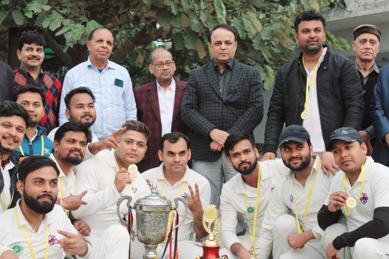 आर्यावर्त क्रिकेट कप जीत कर अलीगढ़ आने पर टीम का हुआ जोरदार स्वागत एवं सम्मान