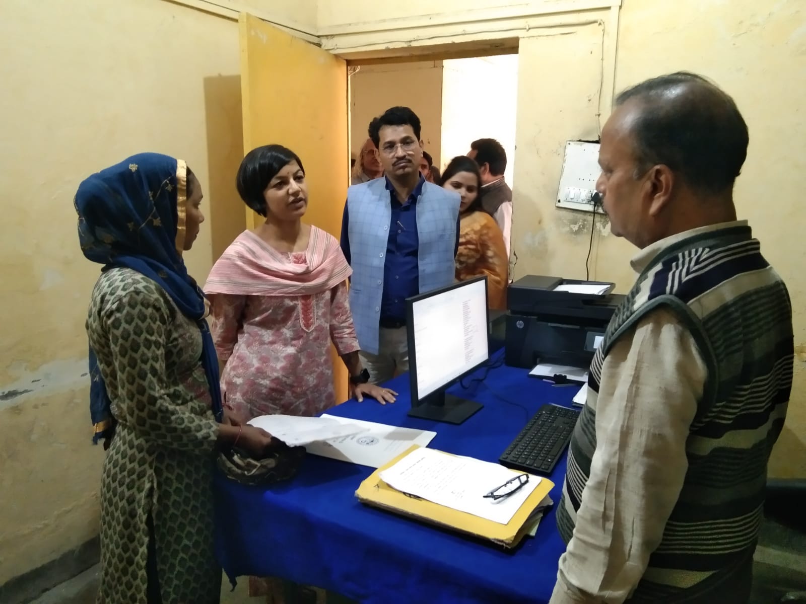 सीडीओ आकांक्षा राना ने विकास भवन का किया औचक निरक्षण,मचा हड़कंप