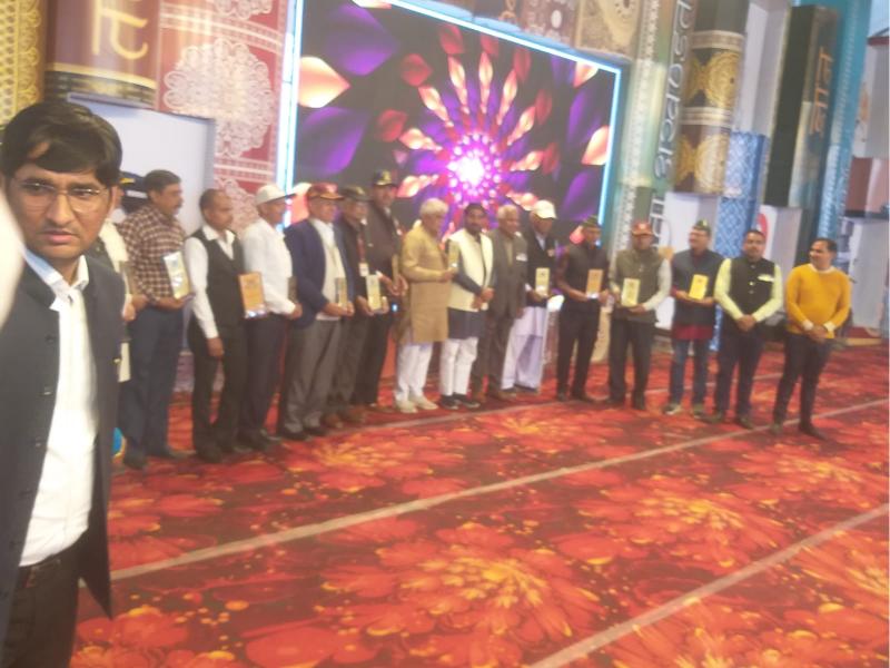 नुमाइश में कृष्णांजलि मंच पर हुआ पूर्व सैनिकों का सम्मान समारोह