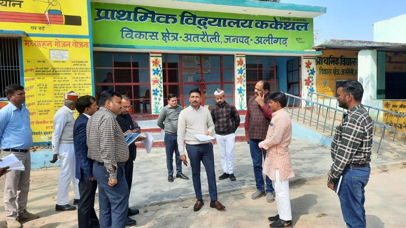 डीएम ने विधानसभा अतरौली के कम मतदान प्रतिशत वाले बूथों का किया निरीक्षण डीएम ने विधानसभा अतरौली के कम मतदान प्रतिशत वाले बूथों का किया निरीक्षण