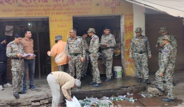 गंदगी-देशी शराब की दुकान पर कार्रवाई-वसूला जुर्माना