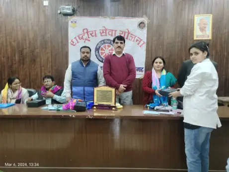 डी एस कॉलेज में राष्ट्रीय सेवा योजना की तीनों इकाइयों द्वारा एक रक्तदान शिविर का हुआ आयोजन