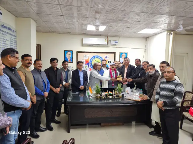राज्य जीएसटी के एडिशनल कमिश्नर ग्रेड 1 शुक्लजी सेवानिवृत को व्यापार मंडल ने दी विदाई
