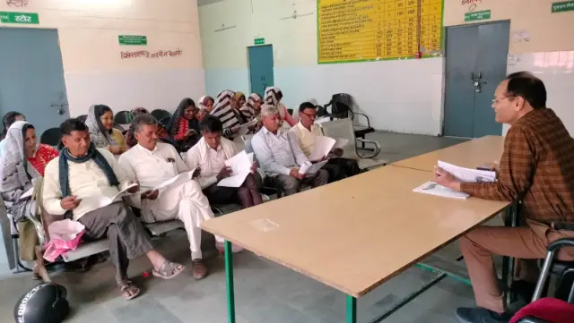 सीएचसी हरदुआगंज में वेक्टर जनित रोगों और संचारी रोगों के प्रति किया प्रशिक्षित