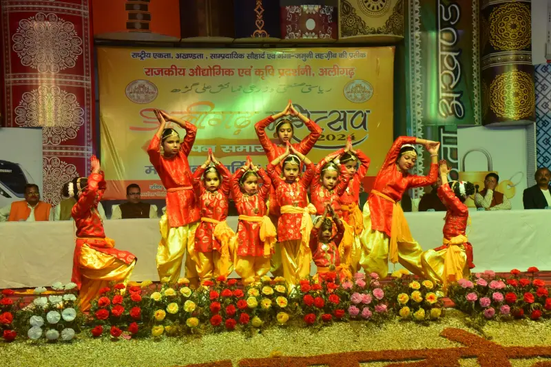 एडीएम सिटी ने अलीगढ़ की ऐतिहासिक नुमाइश के समापन समारोह में उत्कृष्ठ कलाओं, कारीगरों एवं कार्मिकों को किया सम्मानित