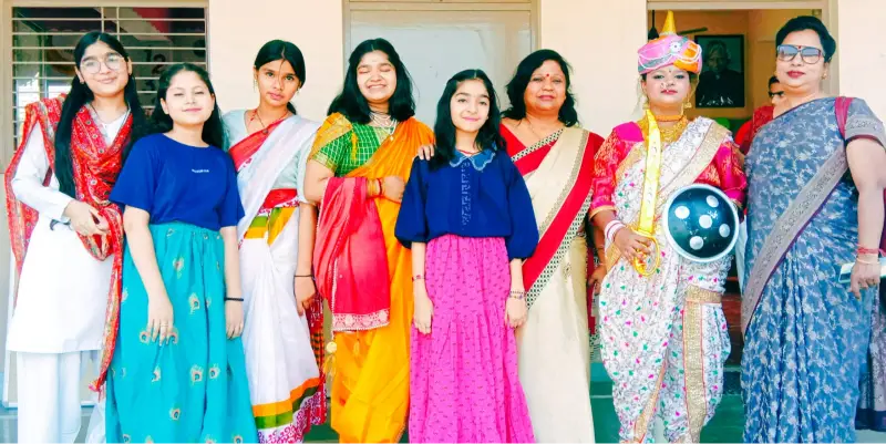 भारत के गौरवपूर्ण इतिहास की सशक्त मां के किरदारों में सीबी गुप्ता सरस्वती विद्यापीठ की छात्राओं ने मदर्स डे मनाया भारत के गौरवपूर्ण इतिहास की सशक्त मां के किरदारों में सीबी गुप्ता सरस्वती विद्यापीठ की छात्राओं ने मदर्स डे मनाया