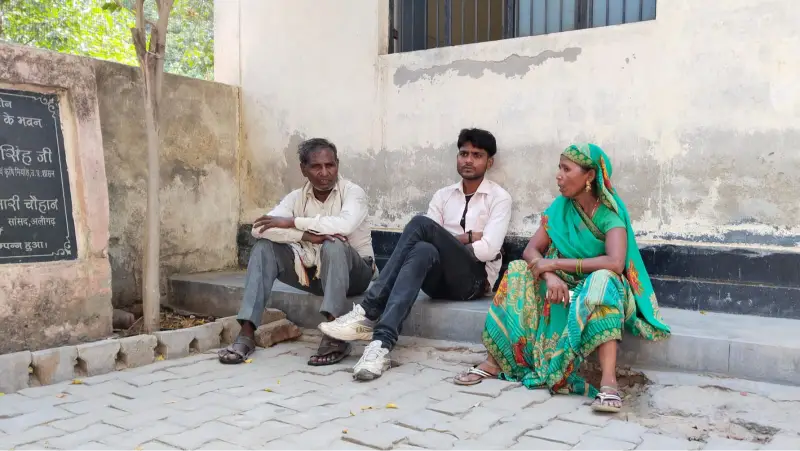 खेत मे मिला ग्रामीण का शव, मची खलबली