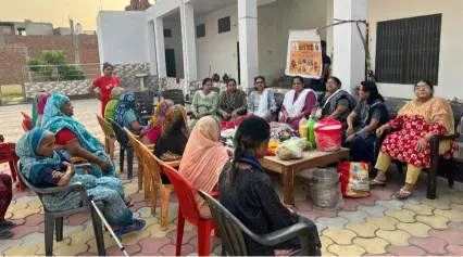 वार्ष्णेय महिला वैलफेयर समिति ने मदद को बढ़ाये हाथ