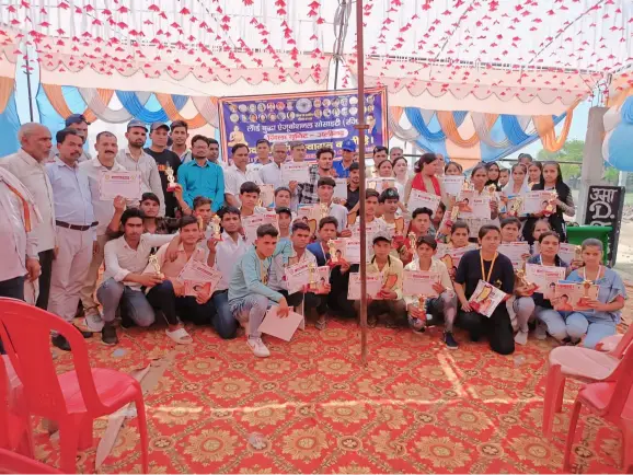प्रतिभाशाली 150 छात्र छात्राओं को किया सम्मानित