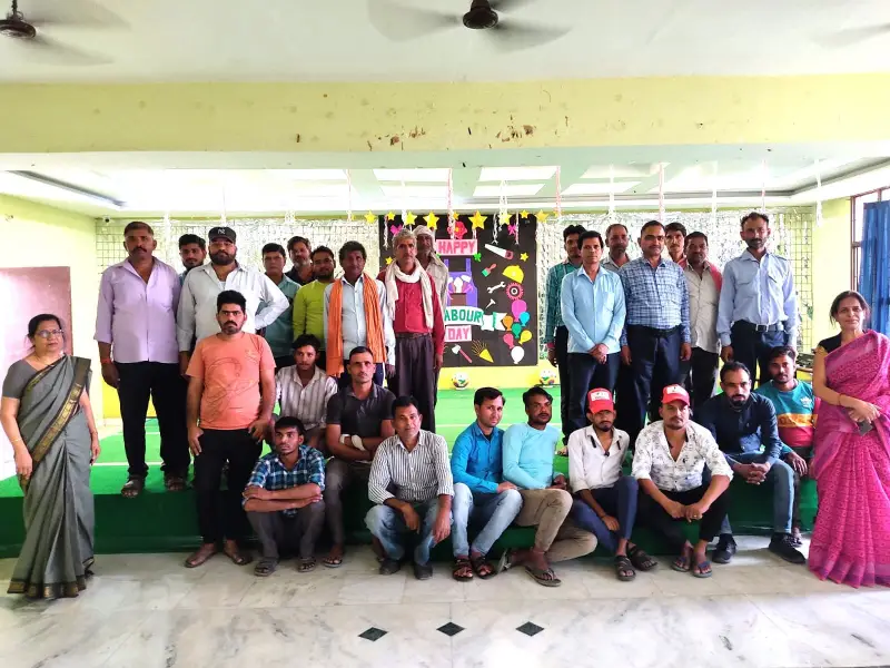 विज़न ग्लोबल स्कूल ने मनाया अन्तराष्ट्रीय श्रमिक दिवस