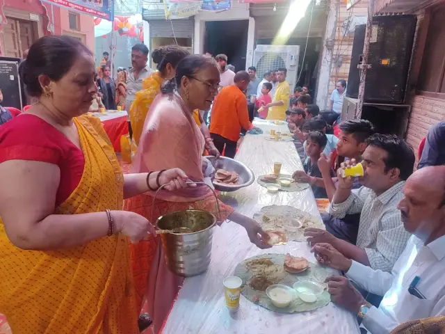 हवन यज्ञ एंव विशाल भंडारे के साथ शनि जयंती पर किया गया श्रीमद्भागवत कथा का समापन हवन यज्ञ एंव विशाल भंडारे के साथ शनि जयंती पर किया गया श्रीमद्भागवत कथा का समापन