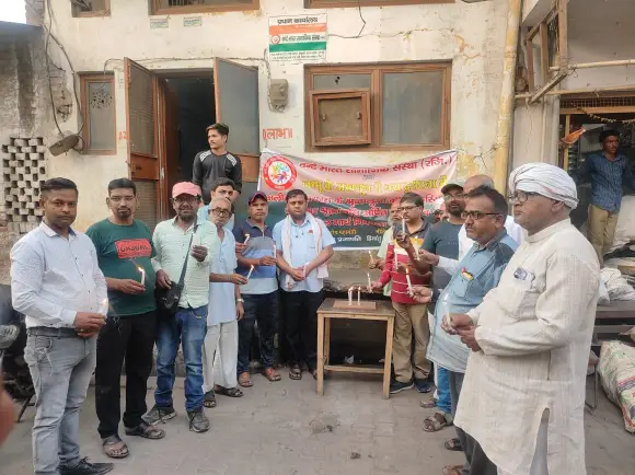 श्रद्धालुओं की आत्मा की शांति के लिए 10-10 पेड़ पौधे लगाने का संकल्प लिया