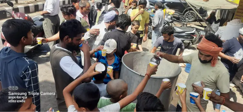 शनि जयंती एवं अमावस्या के पर्व पर कराया शर्बत एवं सत्तू वितरण