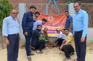 1100 पौधे लगाने का रखा लक्ष्य: पूर्व छात्र