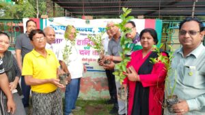 लायन क्लब ने शास्त्री पार्क में लगाये 350 पौधे