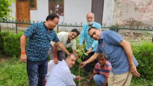 एसवी कॉलेज में अलीगढ़ मेटल मर्चेंट एसोसिएशन ने किया पौधरोपण