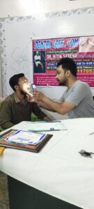 अलीगढ हेल्पलाइन संस्था ने करवाया निशुल्क नेत्र एवं दंत जाँच