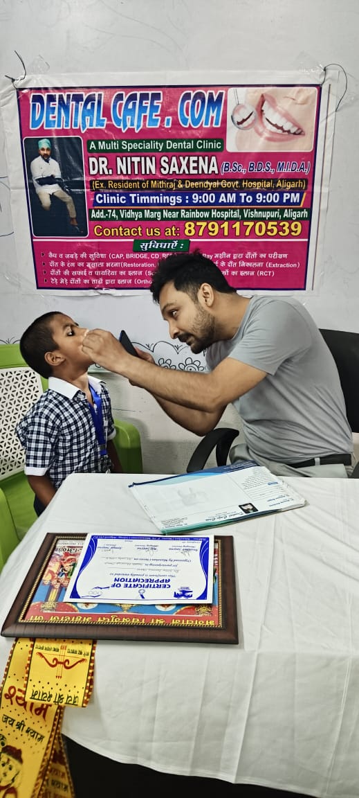 अलीगढ हेल्पलाइन संस्था ने करवाया निशुल्क नेत्र एवं दंत  जाँच