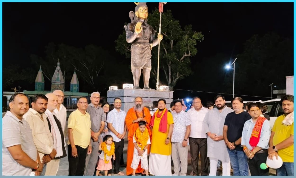 कैलाश मानसरोवर यात्रा से लौटे स्वामी पूर्णानंदपुरी महाराज का अलीगढ़ में हुआ भव्य स्वागत