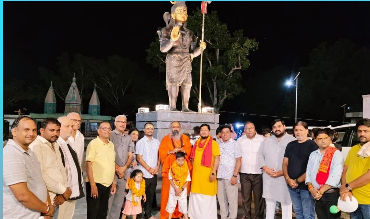 कैलाश मानसरोवर यात्रा से लौटे स्वामी पूर्णानंदपुरी महाराज का अलीगढ़ में हुआ भव्य स्वागत