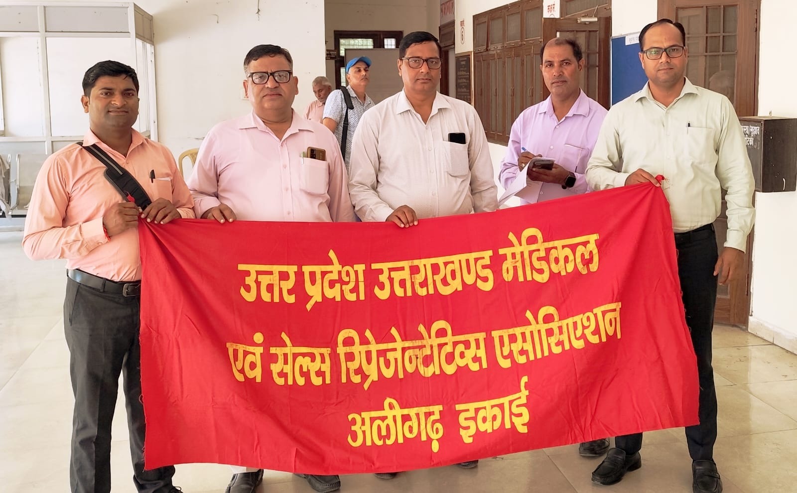 सेल्स प्रमोशन कर्मचारियों की समस्याओं को लेकर UPMSRA ने श्रम मंत्री को सौंपा ज्ञापन