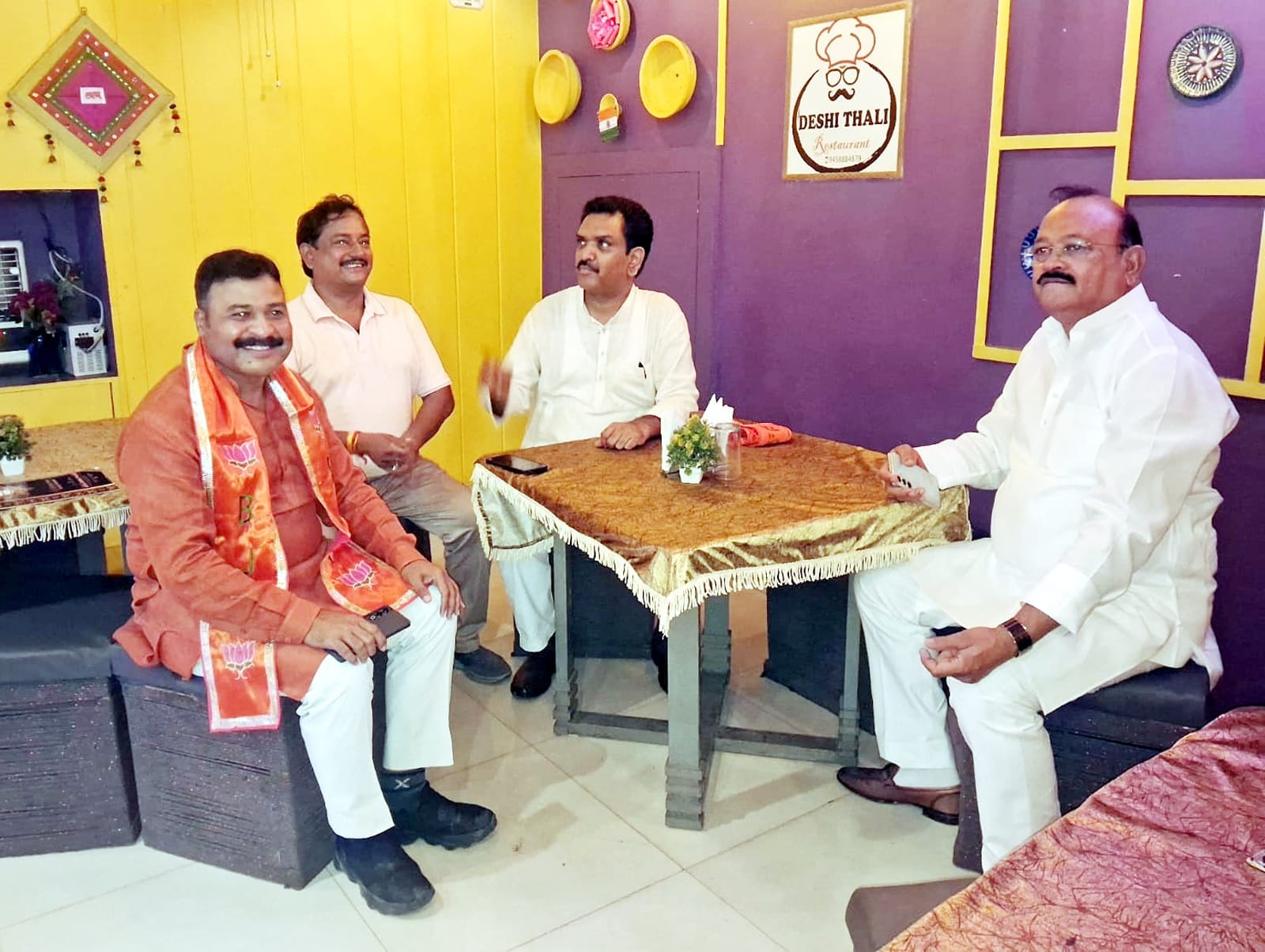 समाज कल्याण मंत्री असीम अरूण ने अलीगढ़ में देशी थाली का लिया जायजा