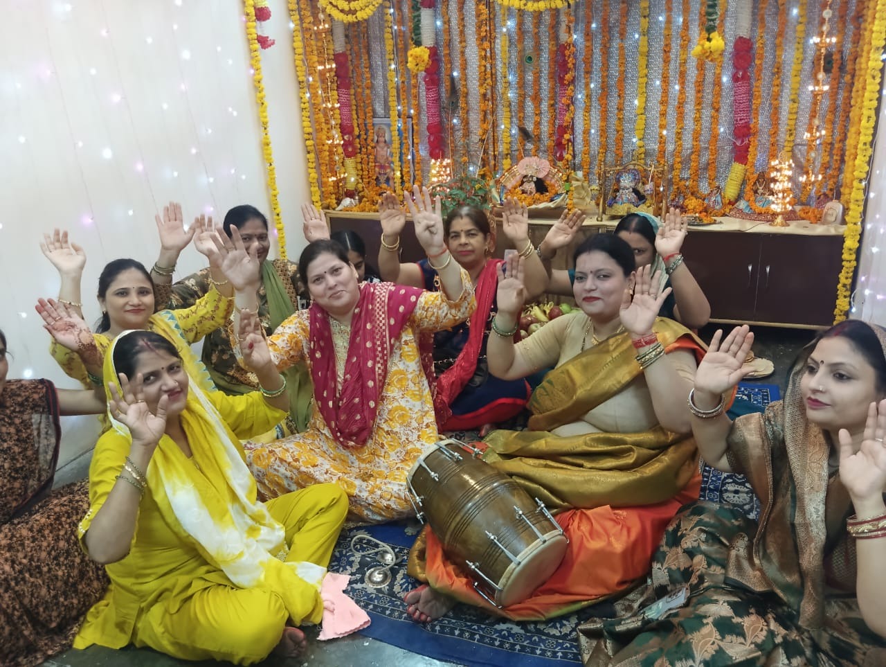 अलीगढ़ में भगवान श्री कृष्ण की छठी पूजा का किया आयोजन