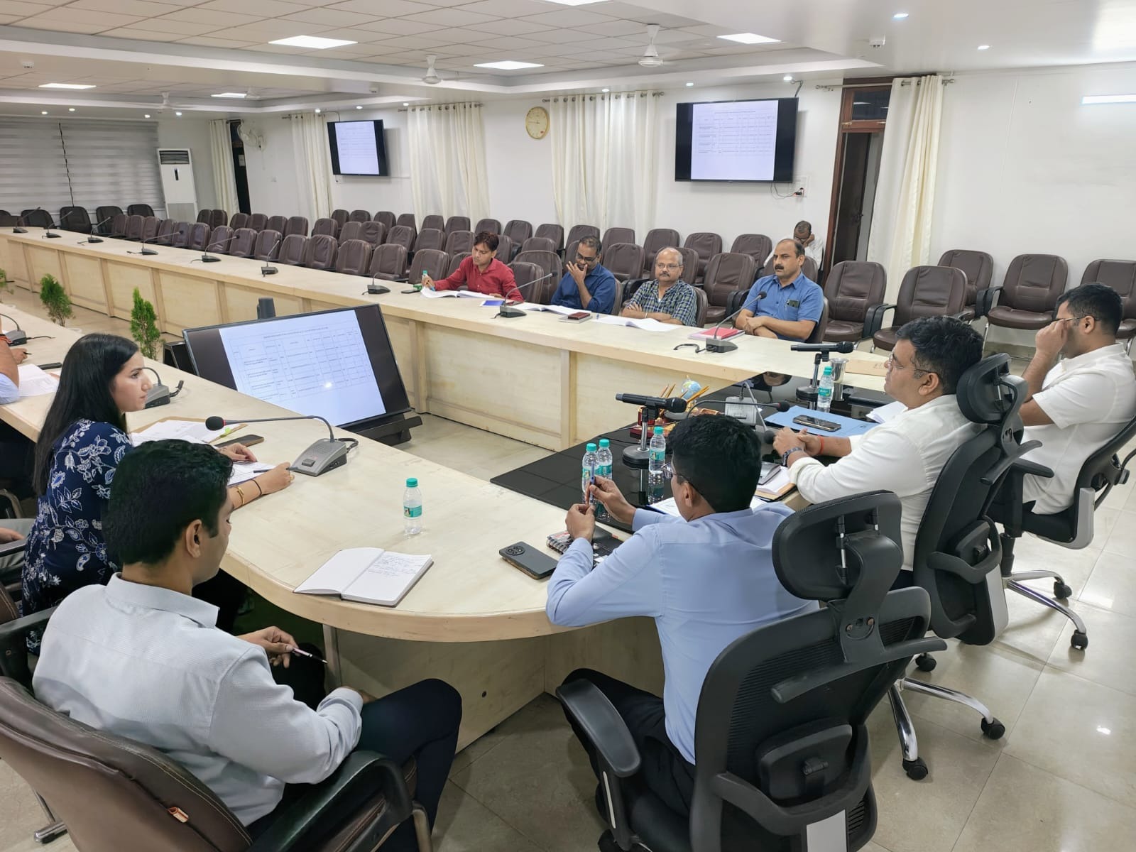 अलीगढ़ में मत्स्य विभाग की राज्य योजनाओं और जिला समिति की बैठक हुई संपन्न
