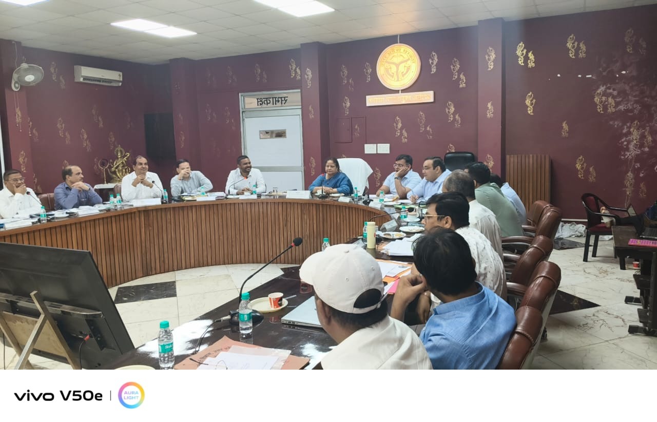 मण्डलीय विकास कार्यों की समीक्षा बैठक, शासन की योजनाओं के समयबद्ध क्रियान्वयन पर दिया जोर