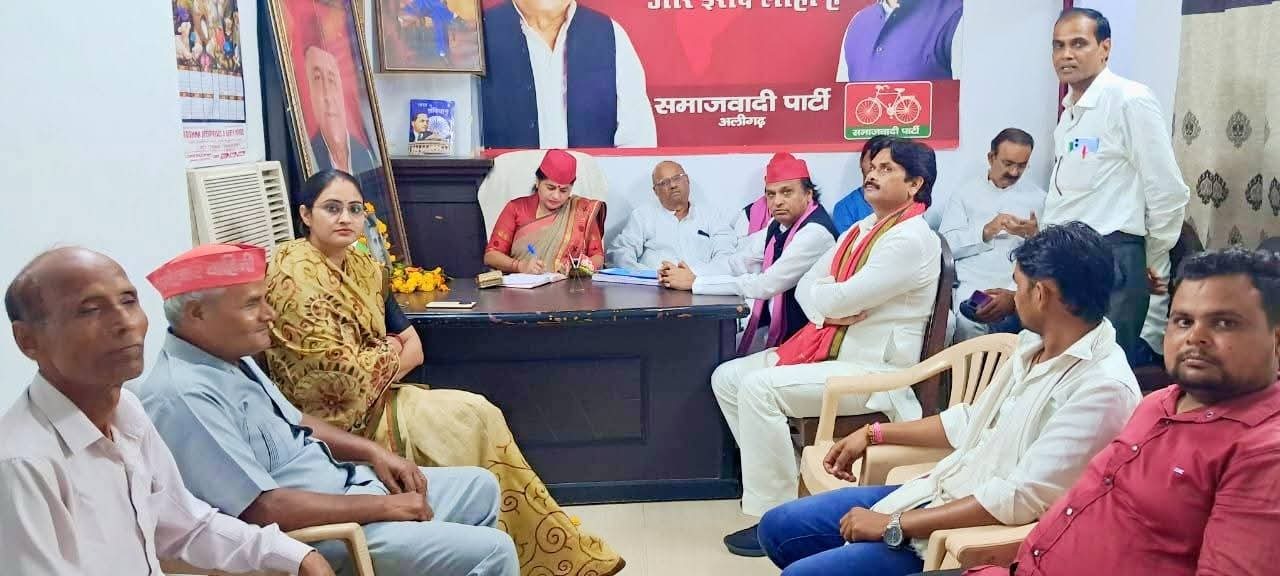 बंद सरकारी स्कूलों को पुनः चालू कराने के लिए आज कलेक्ट्रेट परिसर में किया जाएगा धरना