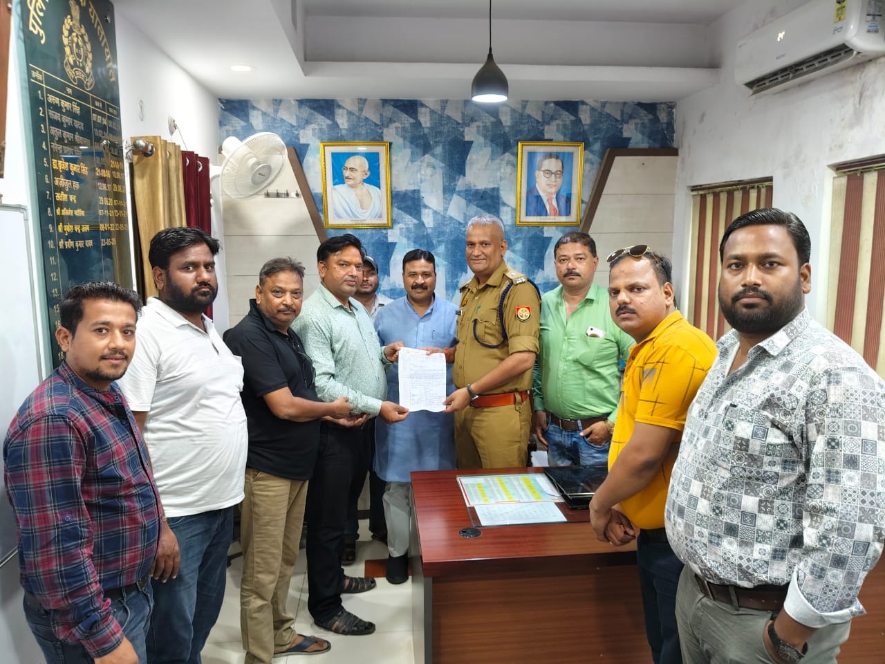 बाजार में ट्रैफिक सुधार को लेकर एसपी ट्रैफिक प्रवीण कुमार यादव से की मुलाकात