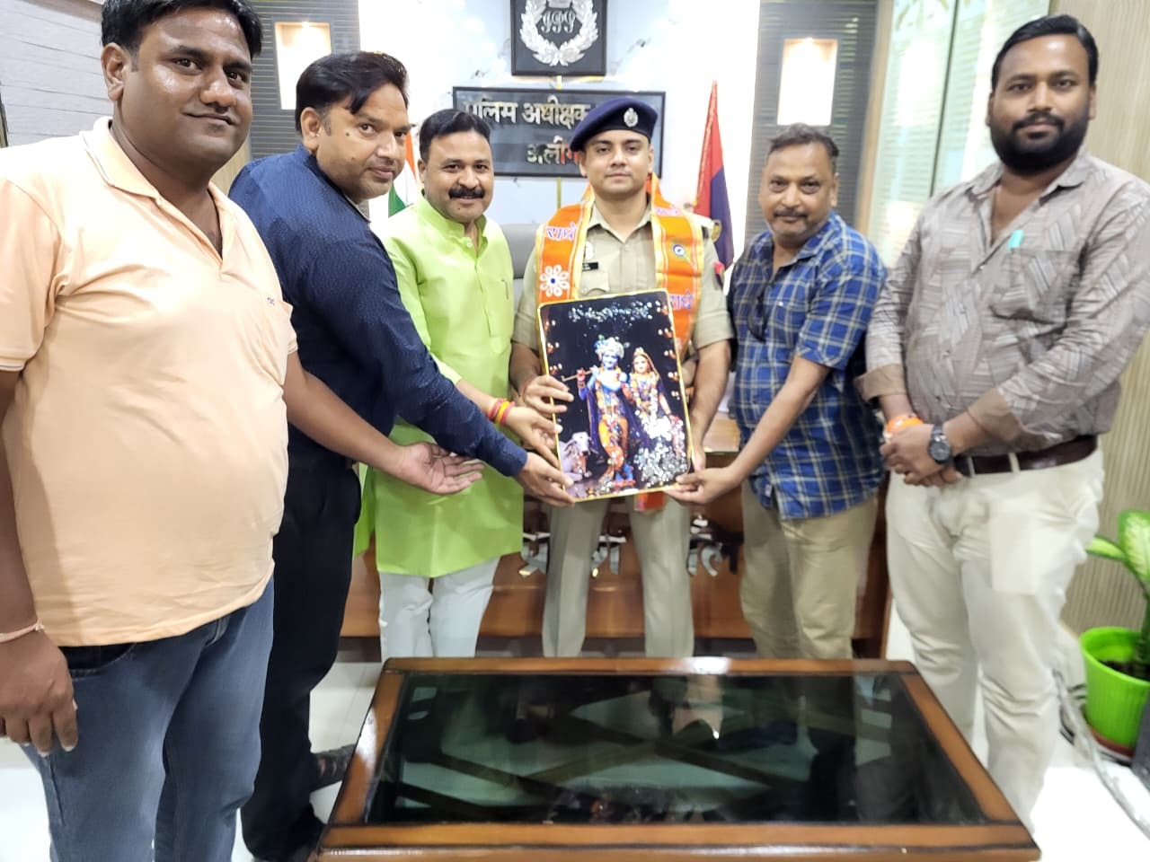 उत्तर प्रदेश उद्योग व्यापार मंडल ने एसपी ग्रामीण को भू-माफियाओं के खिलाफ कार्रवाई के लिए किया सम्मानित