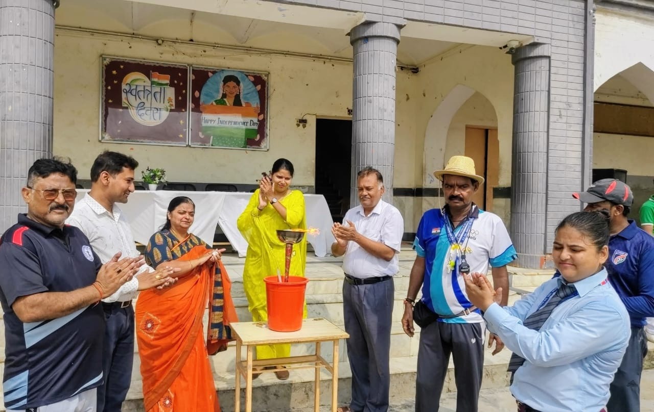 धर्म समाज बाल मंदिर स्कूल में धूमधाम से मनाया गया राष्ट्रीय खेल दिवस