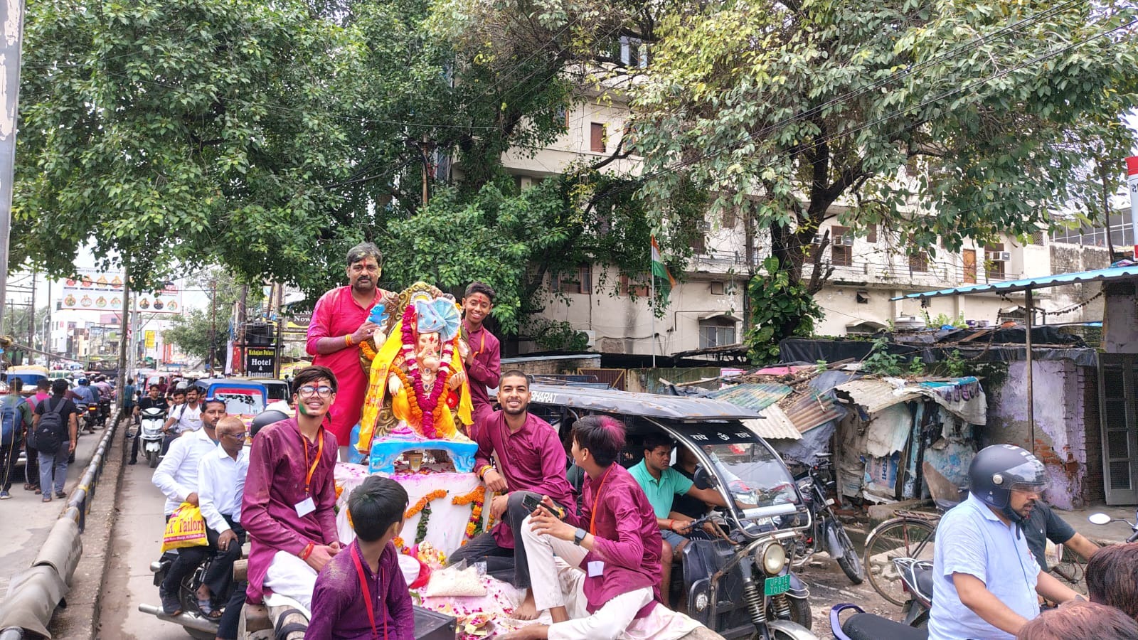हरदुआगंज गंग नहर में विधि-विधान के साथ विसर्जित हुए गणपति बप्पा