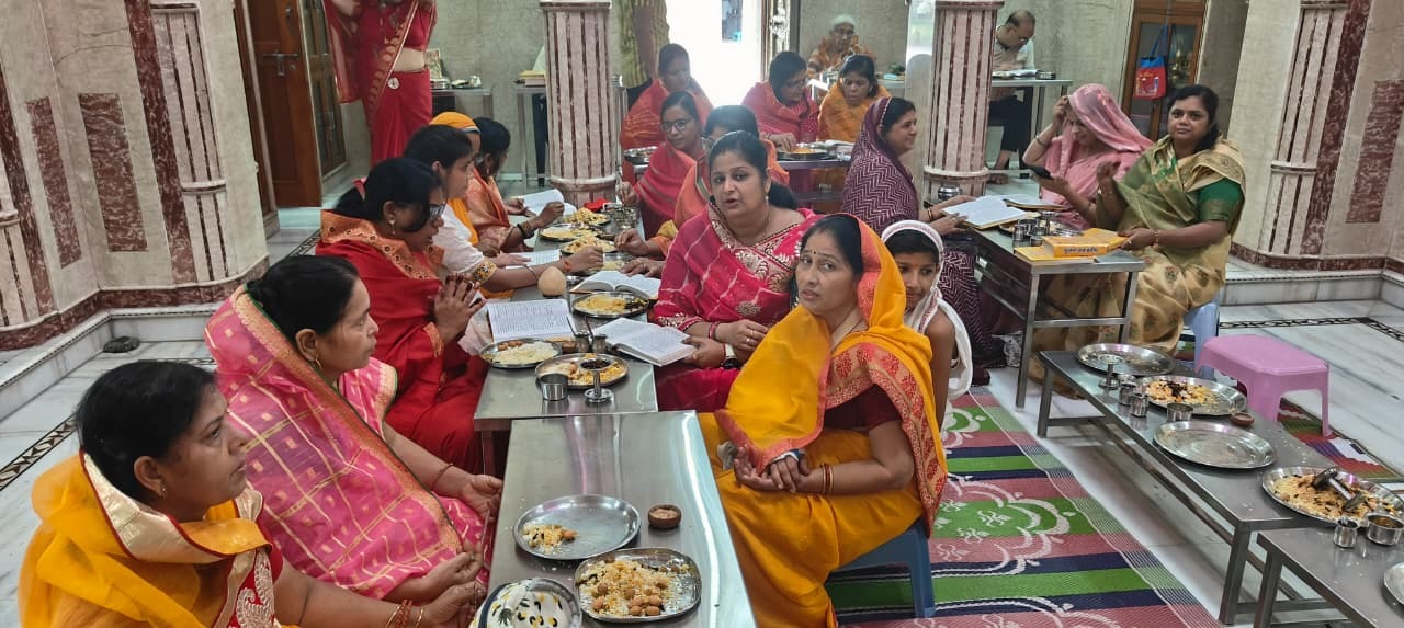 खंडेलवाल जैन मंदिर में शांतिधारा और मनोकामना रिद्धि विधान का हुआ आयोजन