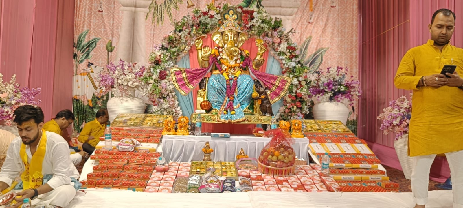 श्री गणेश महोत्सव में छप्पन भोग और भजन संध्या का हुआ भव्य आयोजन