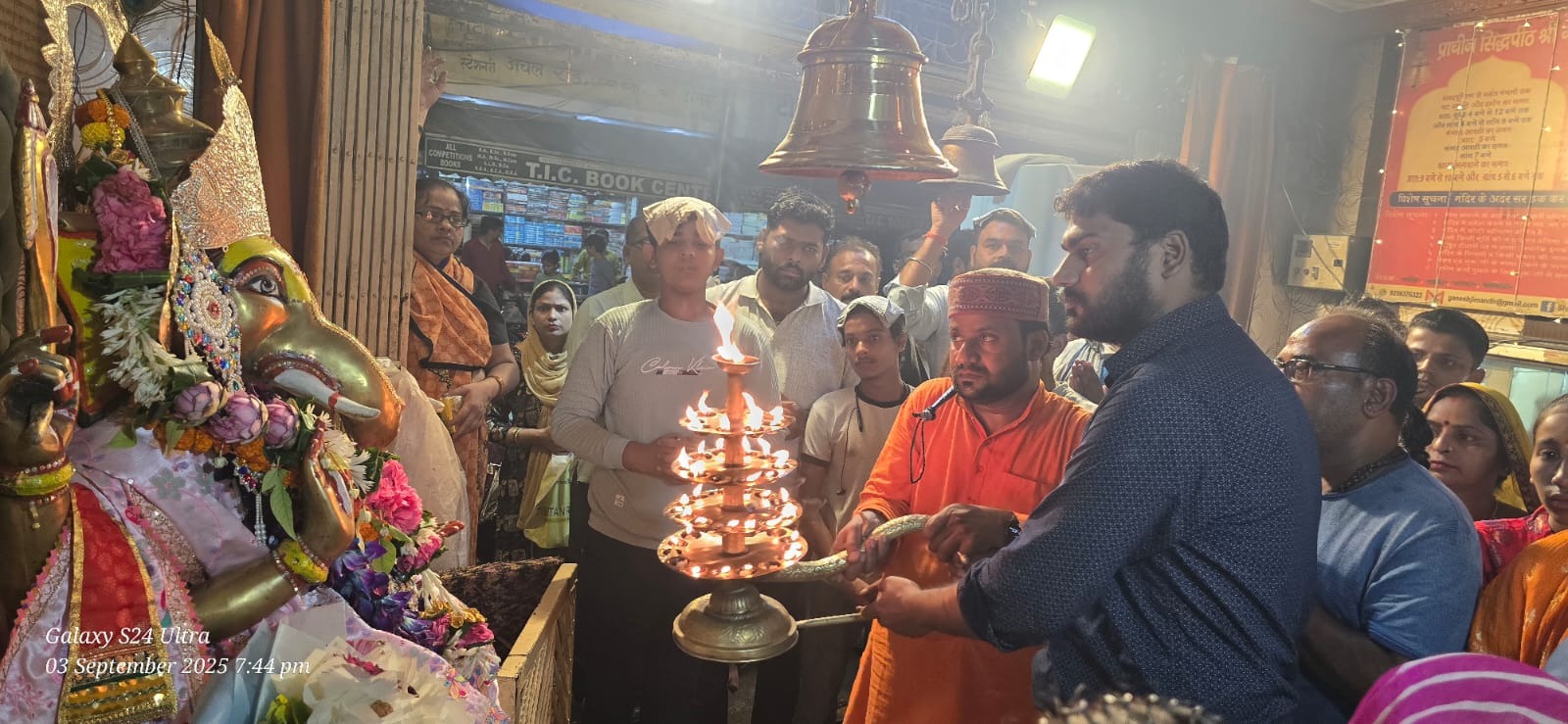 सिद्धपीठ श्री गणेश मंदिर में 11वें दिन दीपदान और भव्य महाआरती हुई आयोजित