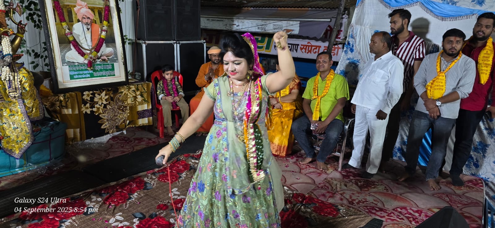 श्री गणेश मंदिर में 12वें दिन भव्य फूल बंगला, छप्पन भोग और भजन संध्या का हुआ आयोजन