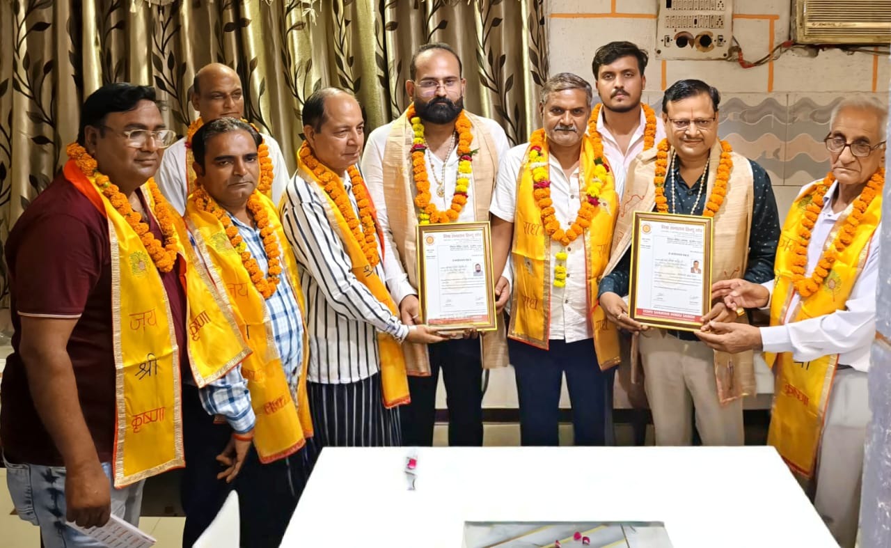 अलीगढ़ में विश्व सनातन हिन्दू संघ ने नए पदाधिकारी सुमित शिब्बो व दीपक दरगढ़ किए नियुक्त