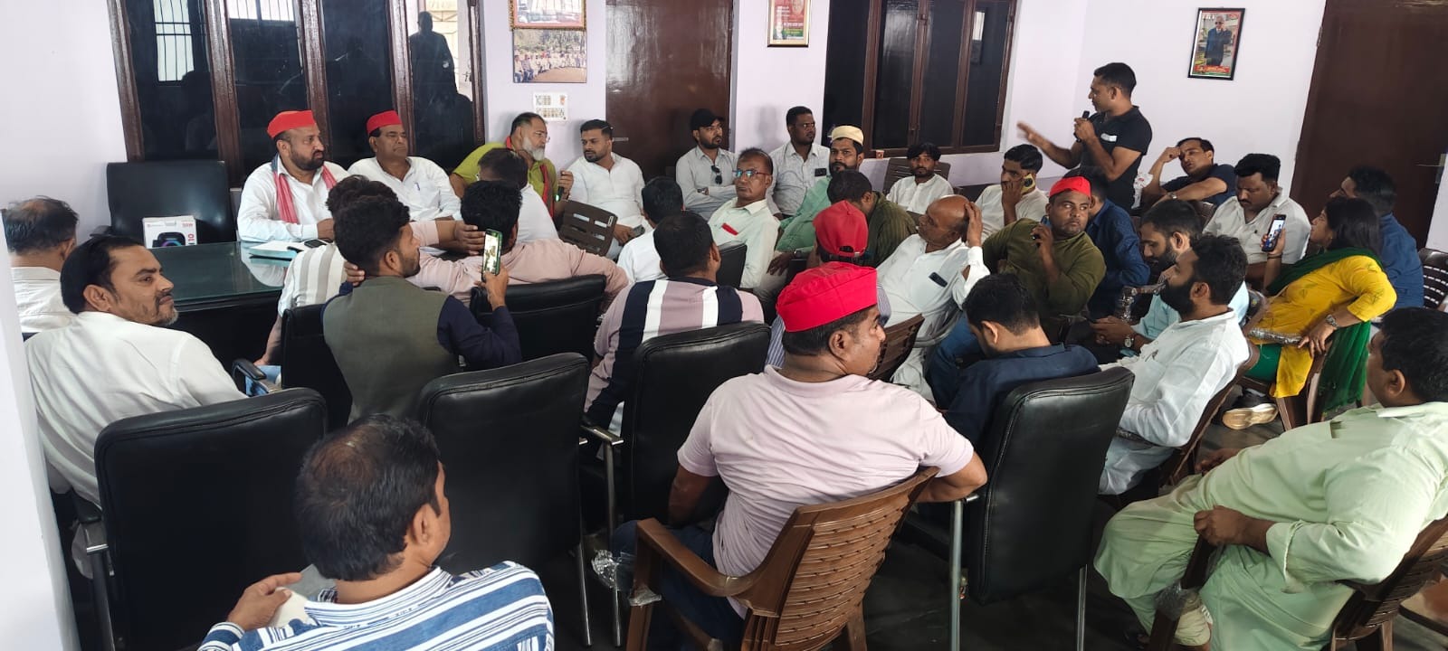 समाजवादी पार्टी महानगर की मासिक बैठक में बूथ एजेंट बनाने पर दिया जोर