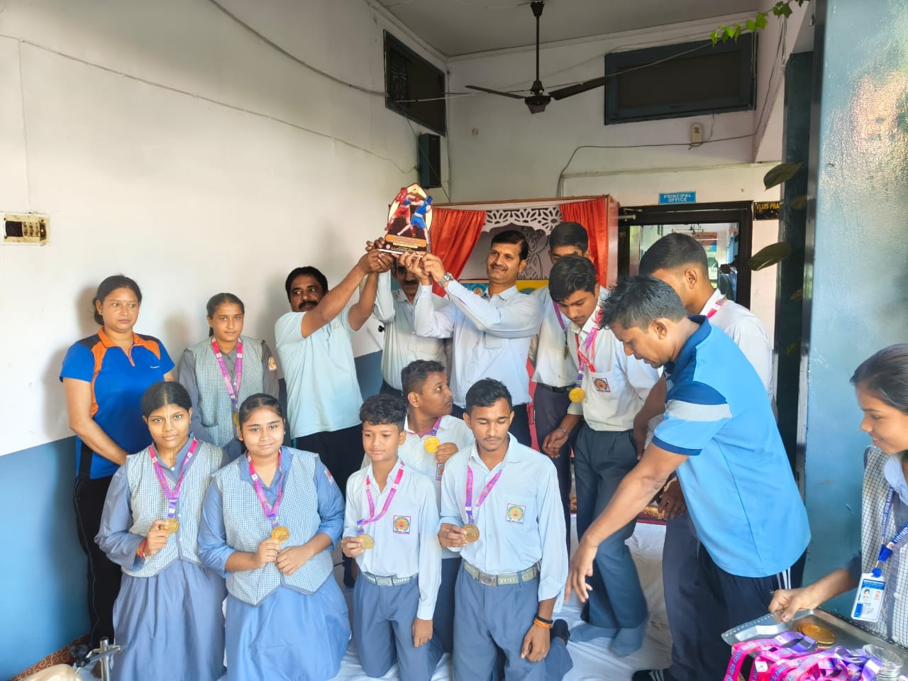 सरस्वती विद्या मंदिर के छात्र-छात्राओं ने 37वीं क्षेत्रीय बॉक्सिंग एवं कराटे प्रतियोगिता में दिखाया दम