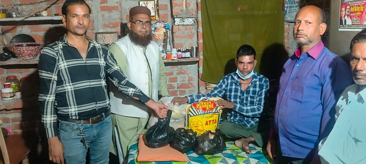 जन कल्याण समिति ने टीबी पीड़ित सुशील को प्रदान किया दो महीने का राशन