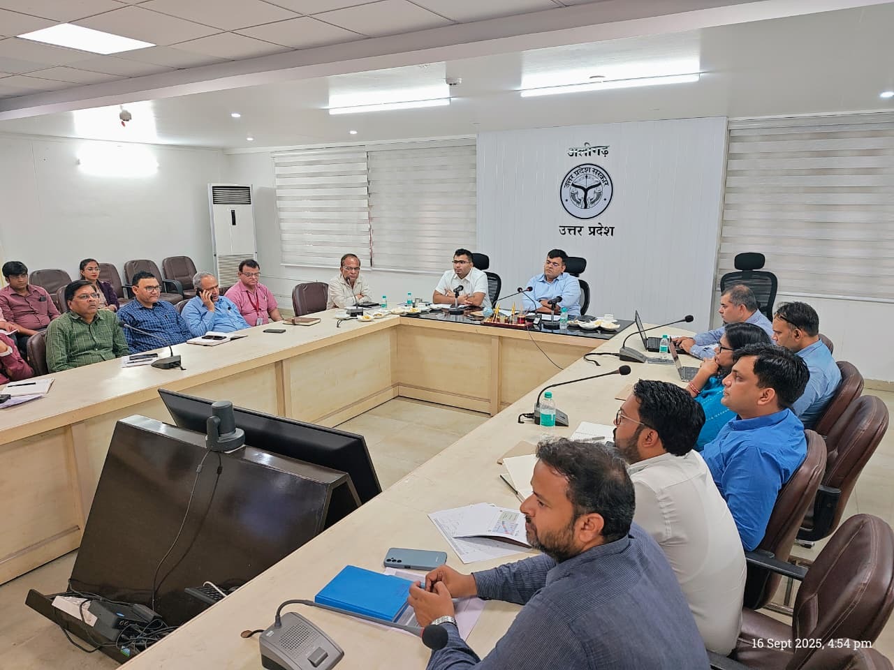 जिलाधिकारी संजीव रंजन की अध्यक्षता में जिला स्वास्थ्य समिति की बैठक हुई आयोजित
