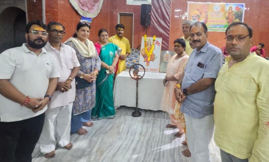 अलीगढ़ में खुशी के मनाया गया प्रधानमंत्री नरेंद्र मोदी का 75वां जन्मदिवस