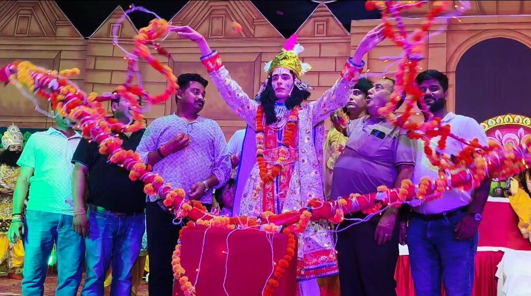 श्री रामलीला में धनुष भंग व परशुराम संवाद का किया गया मंचन