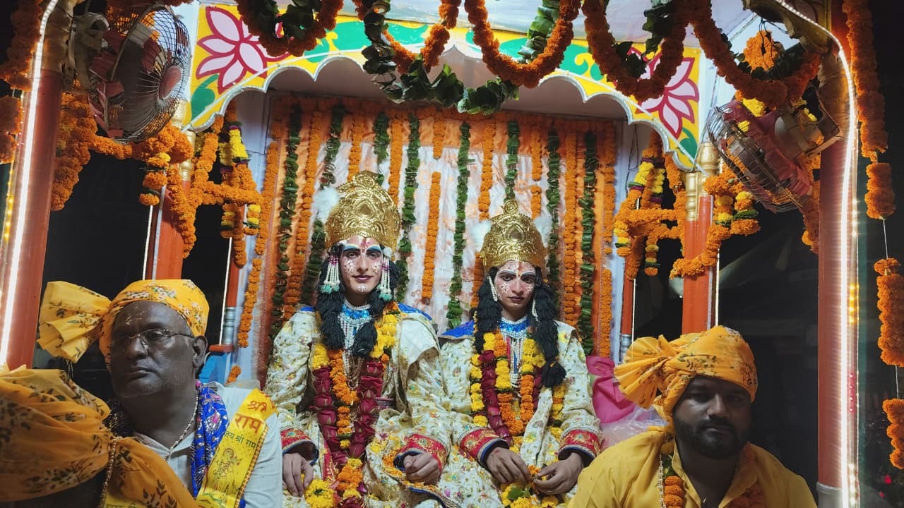 35 से अधिक झांकी और आतिशबाजी के साथ धूमधाम से निकली श्रीराम बारात