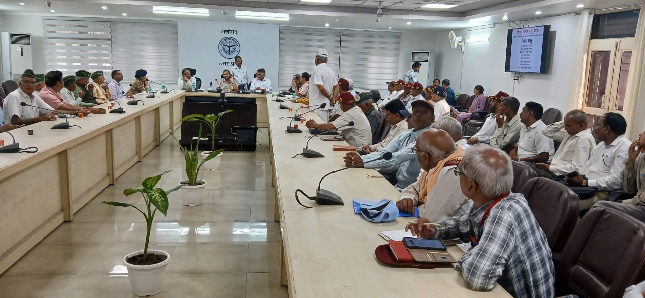 अलीगढ़ में जिला सैनिक बंधु बैठक हुई सम्पन्न, 15 शिकायती प्रार्थना पत्र हुए प्राप्त