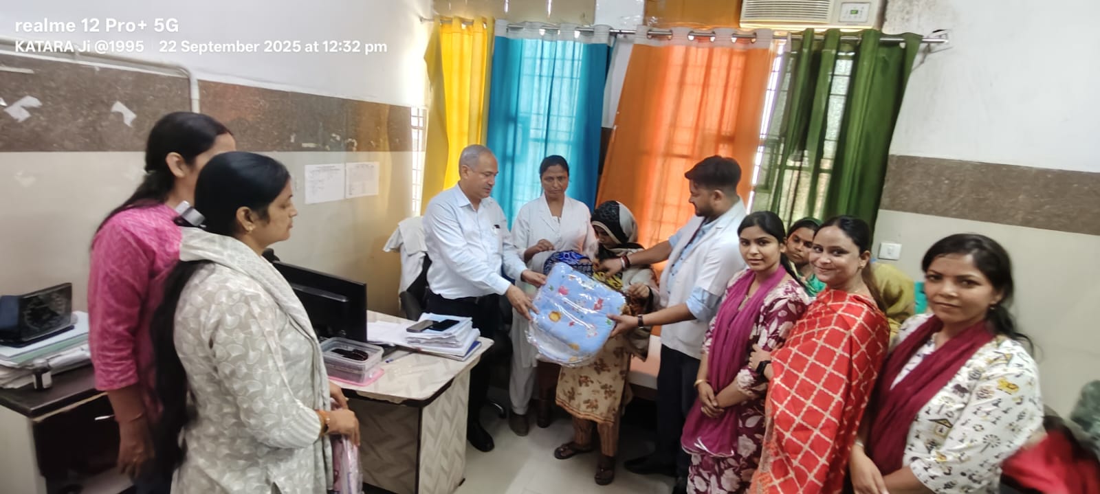 जिला महिला चिकित्सालय में मनाया गया कन्या जन्मोत्सव, नवजात बच्चियों को दी गई मच्छरदानी