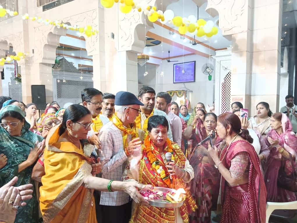 अखलेश्वर महादेव मंदिर में नवरात्रि फलाहार समिति की भजन संध्या में भक्तिमय हुआ माहौल