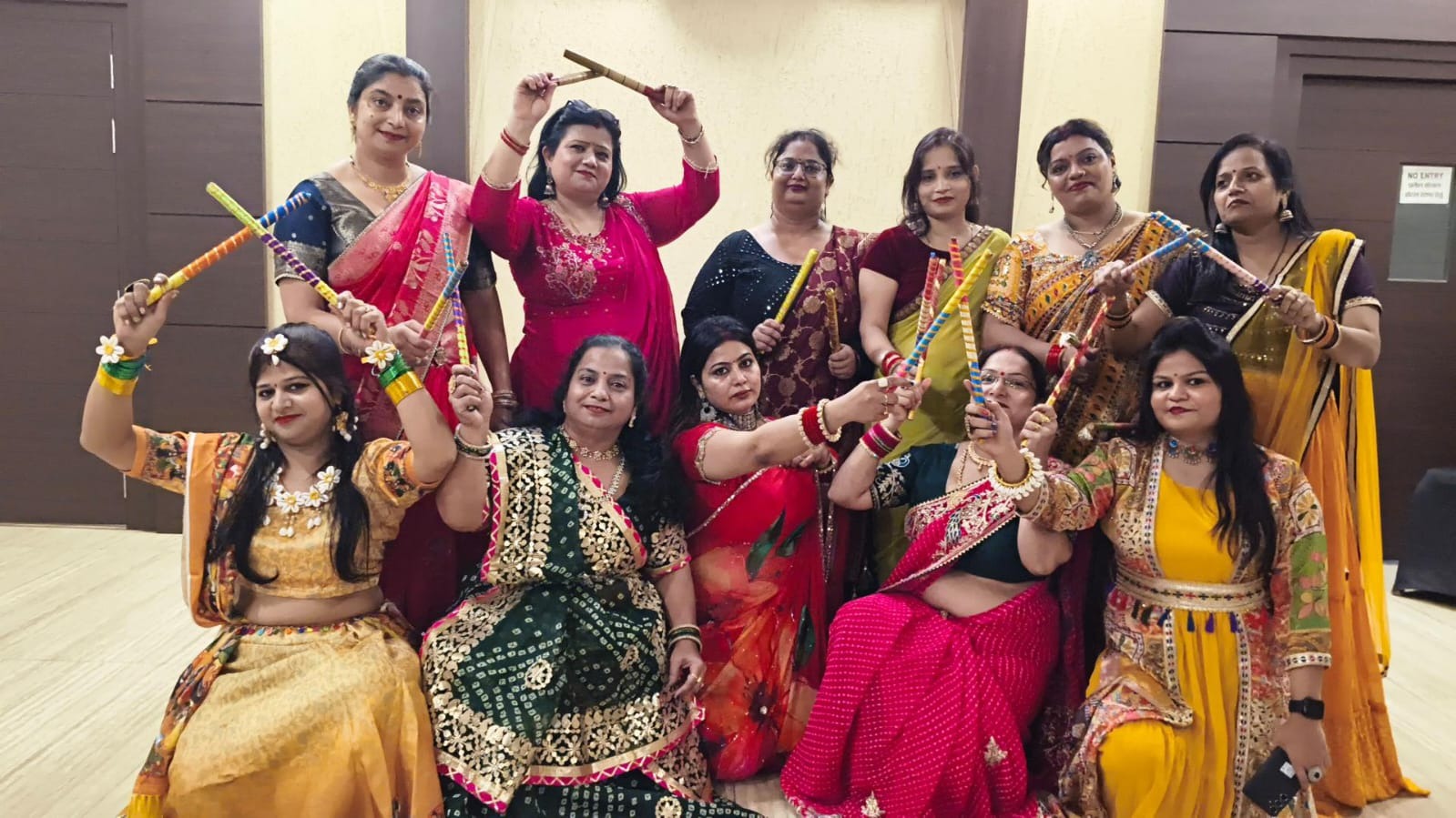 शारदीय नवरात्रि के अवसर पर सिटी क्लब में रही डांडिया उत्सव की धूम